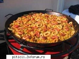 paella (cu fructe de mare)- 150 gr calamar, 150 gr sepie, 8 creveti (mari), 4 languste, 12 midii