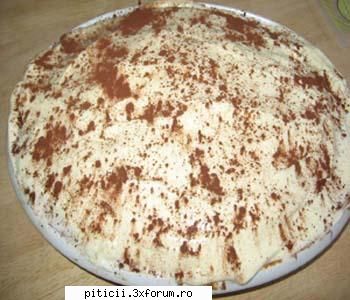 am terminat de facut prajitura! am facut-o cu crema d evanilie! si deasupra niste cacao pudra!